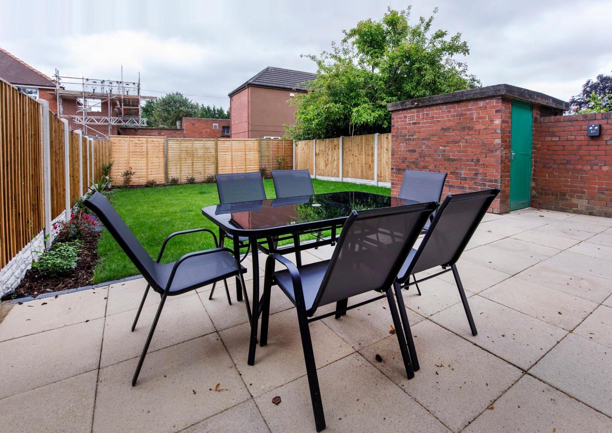 The Burton York 3 Bedroom House Sleeps 6 — Photos 3